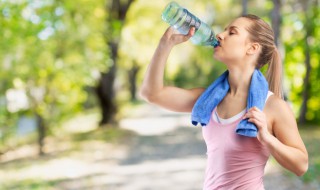 运动后可以喝水吗 晚上运动后可以喝水吗